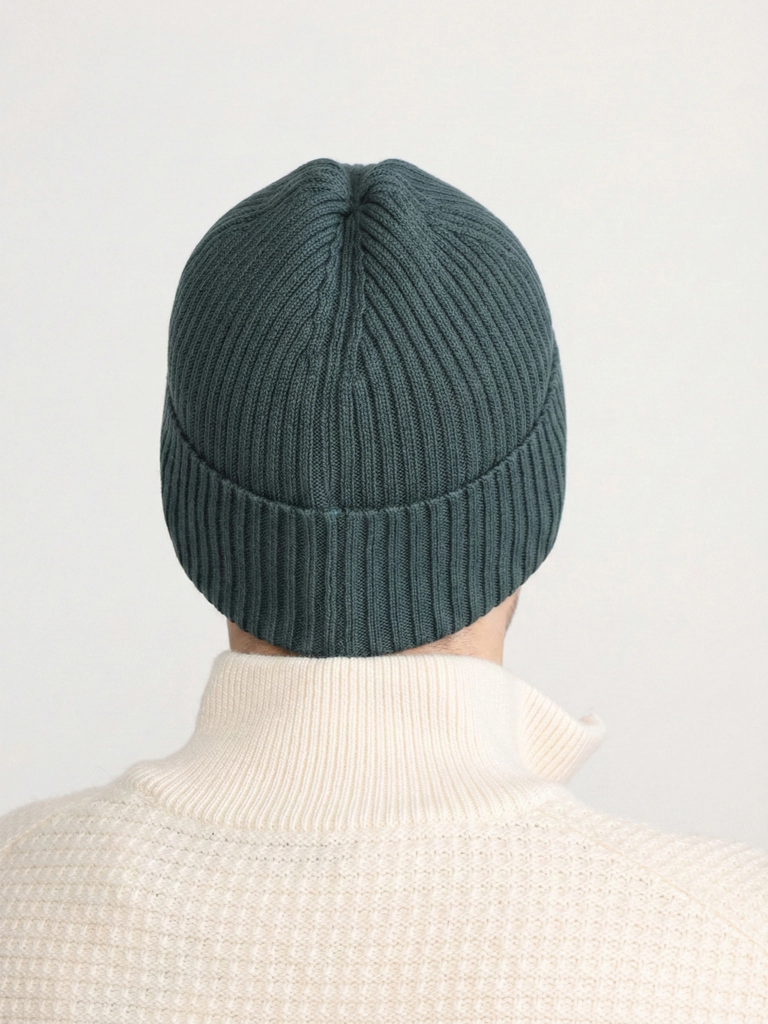 Шапка-бини зеленого цвета с отворотом из хлопка